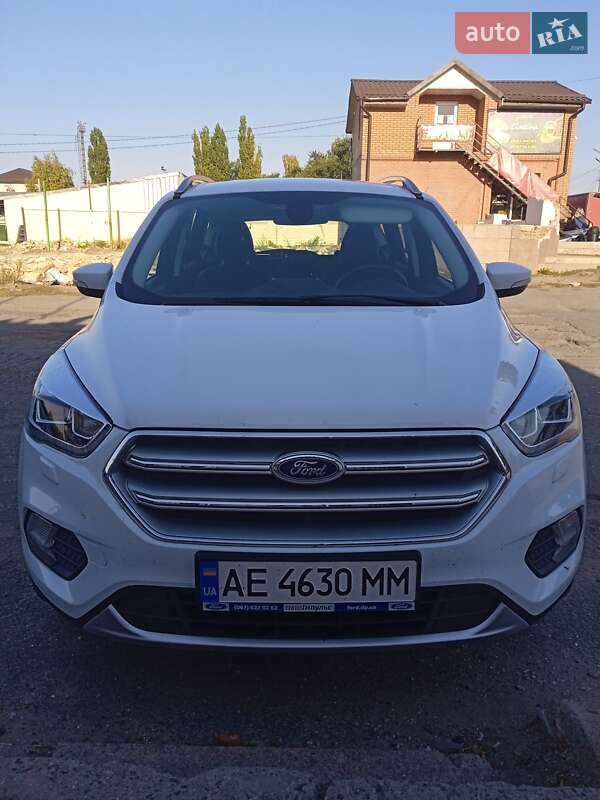 Внедорожник / Кроссовер Ford Kuga 2019 в 