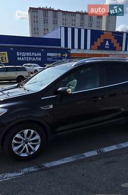Внедорожник / Кроссовер Ford Kuga 2012 в 