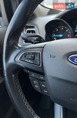 Внедорожник / Кроссовер Ford Kuga 2017 в 