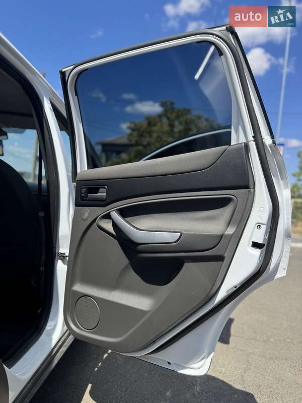 Внедорожник / Кроссовер Ford Kuga 2011 в Одессе фото 8 Внедорожник / Кроссовер Ford Kuga 2011 в Одессе