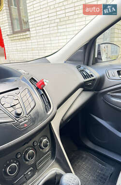 Внедорожник / Кроссовер Ford Kuga 2014 в 