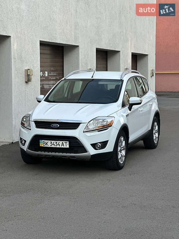 Внедорожник / Кроссовер Ford Kuga 2010 в Ровно
