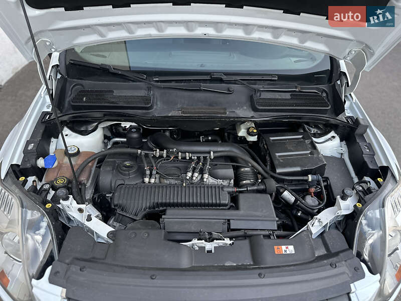 Внедорожник / Кроссовер Ford Kuga 2010 в Ровно