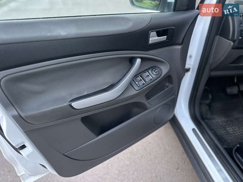 Внедорожник / Кроссовер Ford Kuga 2010 в Ровно