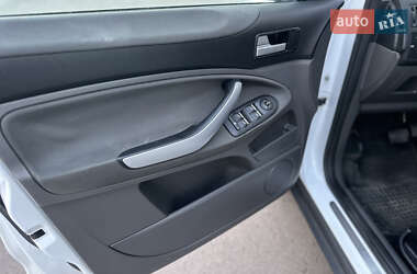 Внедорожник / Кроссовер Ford Kuga 2010 в 