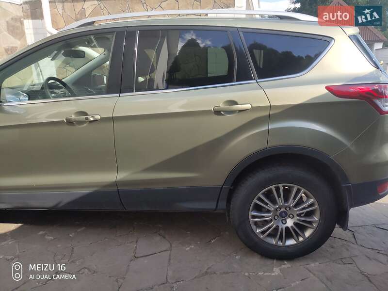 Позашляховик / Кросовер Ford Kuga 2013 в Києві
