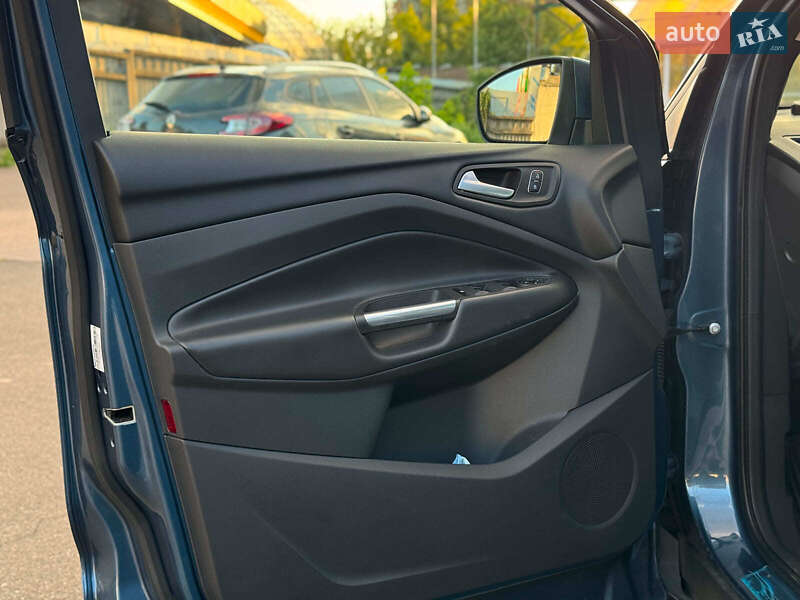 Внедорожник / Кроссовер Ford Kuga 2019 в Киеве