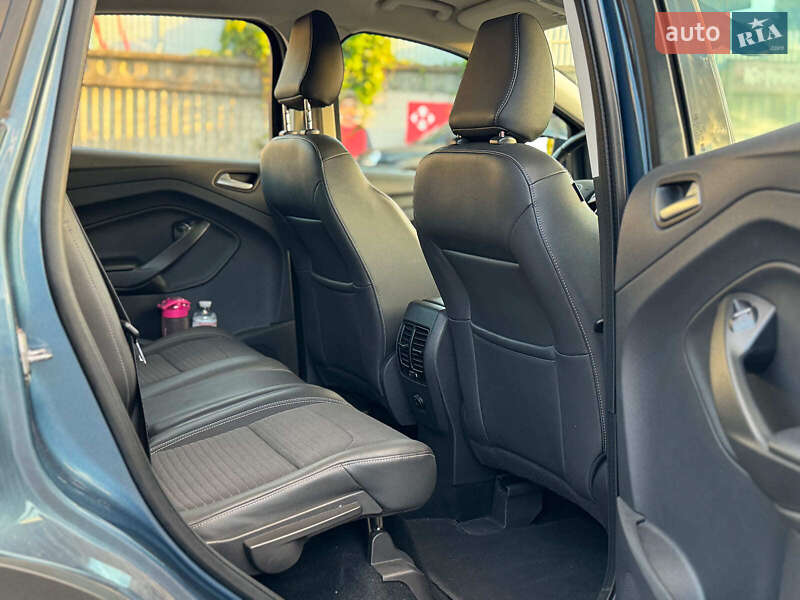 Внедорожник / Кроссовер Ford Kuga 2019 в Киеве