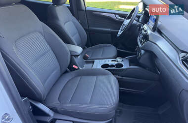 Внедорожник / Кроссовер Ford Kuga 2023 в 