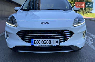 Внедорожник / Кроссовер Ford Kuga 2023 в 
