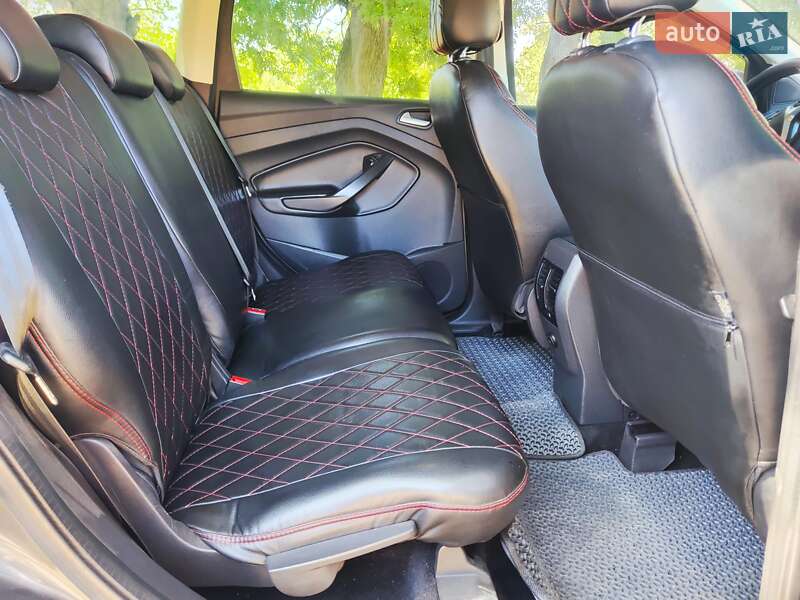 Внедорожник / Кроссовер Ford Kuga 2015 в Вознесенске