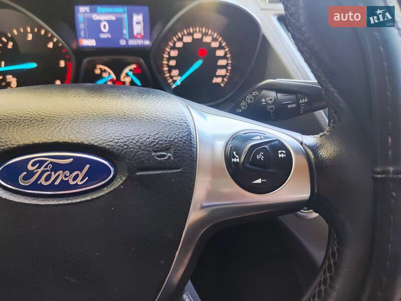 Внедорожник / Кроссовер Ford Kuga 2015 в Вознесенске