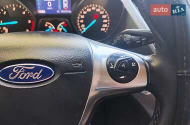 Внедорожник / Кроссовер Ford Kuga 2015 в 