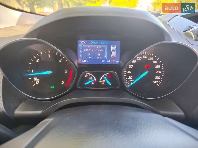 Внедорожник / Кроссовер Ford Kuga 2015 в Вознесенске