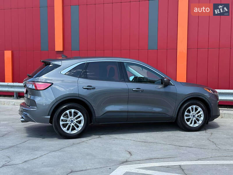 Внедорожник / Кроссовер Ford Kuga 2021 в Киеве