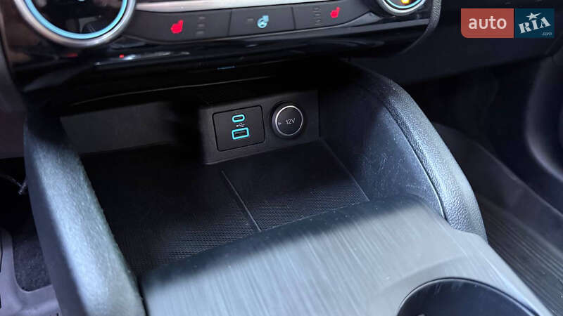 Внедорожник / Кроссовер Ford Kuga 2021 в Киеве