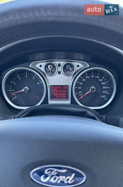 Внедорожник / Кроссовер Ford Kuga 2011 в 