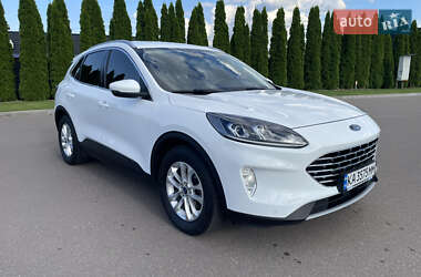 Внедорожник / Кроссовер Ford Kuga 2020 в Киеве