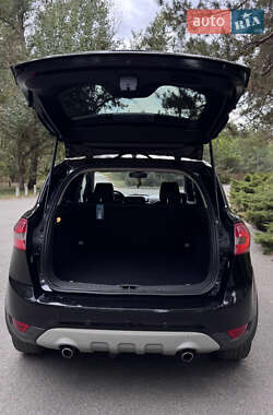 Внедорожник / Кроссовер Ford Kuga 2011 в 