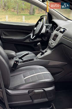 Внедорожник / Кроссовер Ford Kuga 2011 в 