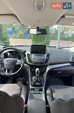 Внедорожник / Кроссовер Ford Kuga 2017 в 