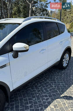 Внедорожник / Кроссовер Ford Kuga 2011 в 