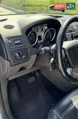 Внедорожник / Кроссовер Ford Kuga 2011 в 