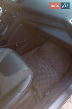 Внедорожник / Кроссовер Ford Kuga 2015 в 