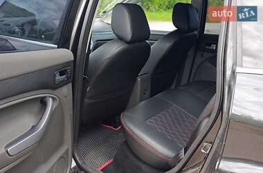 Внедорожник / Кроссовер Ford Kuga 2012 в 