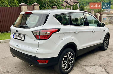Внедорожник / Кроссовер Ford Kuga 2017 в 