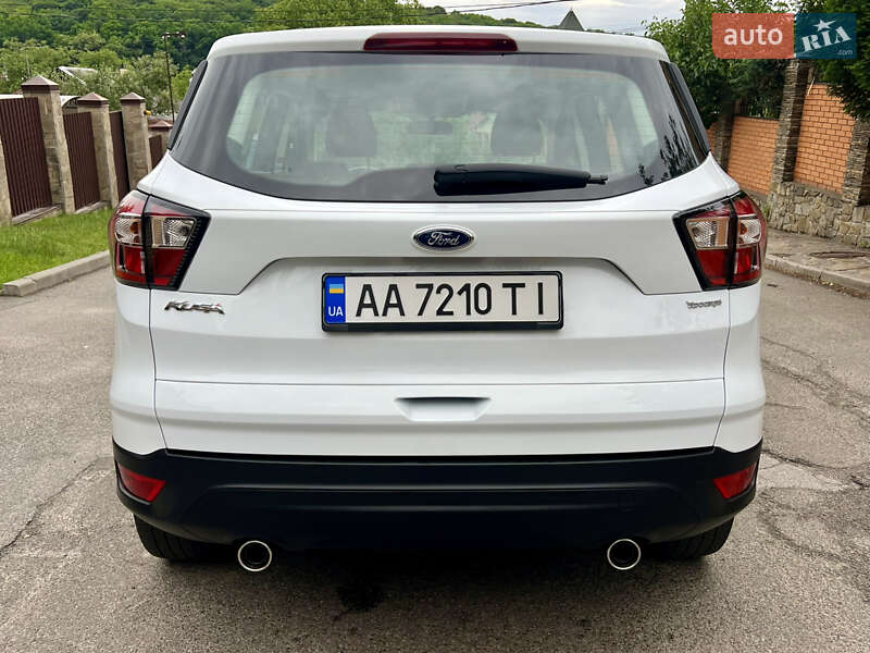 Позашляховик / Кросовер Ford Kuga 2017 в Києві