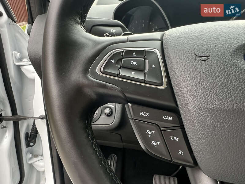 Позашляховик / Кросовер Ford Kuga 2017 в Києві