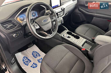 Внедорожник / Кроссовер Ford Kuga 2021 в 