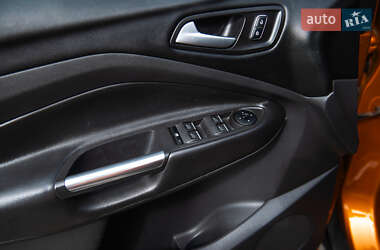 Внедорожник / Кроссовер Ford Kuga 2015 в 