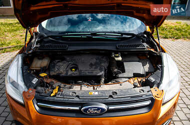 Внедорожник / Кроссовер Ford Kuga 2015 в 