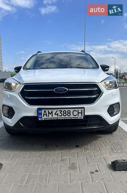 Внедорожник / Кроссовер Ford Kuga 2017 в 