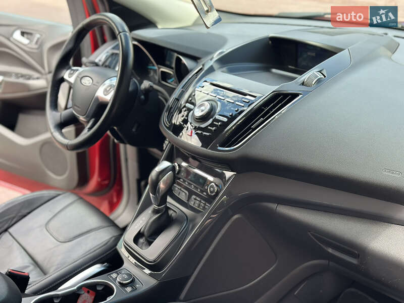 Внедорожник / Кроссовер Ford Kuga 2015 в Ровно