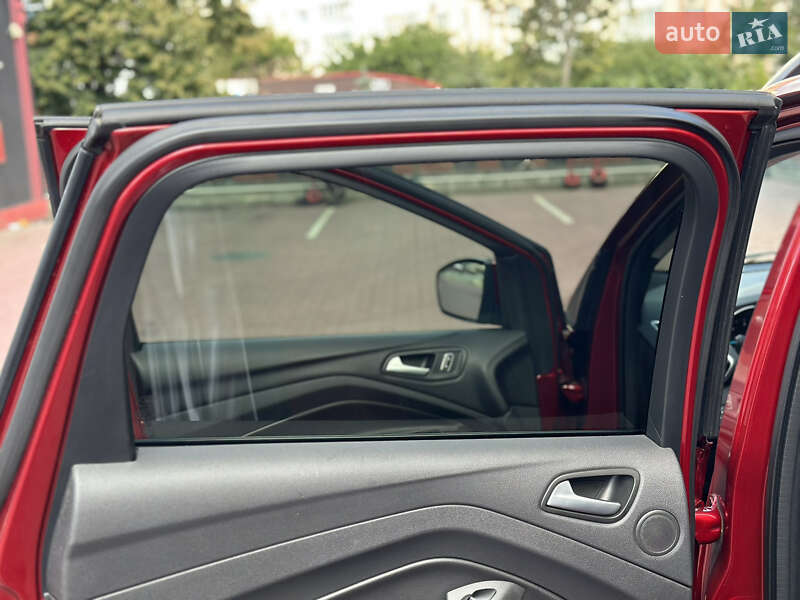 Внедорожник / Кроссовер Ford Kuga 2015 в Ровно