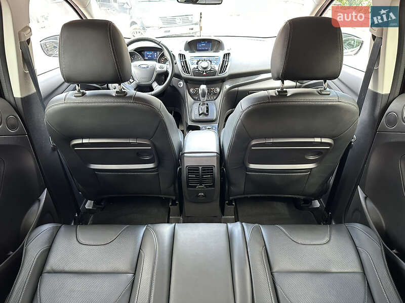 Внедорожник / Кроссовер Ford Kuga 2015 в Ровно