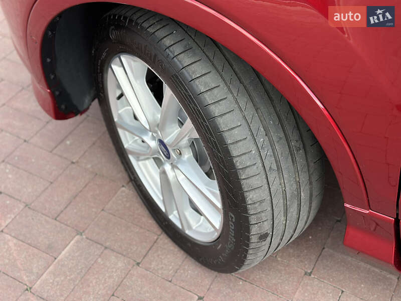 Внедорожник / Кроссовер Ford Kuga 2015 в Ровно