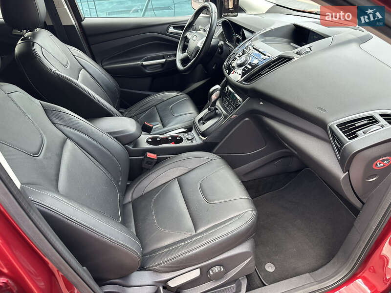 Внедорожник / Кроссовер Ford Kuga 2015 в Ровно