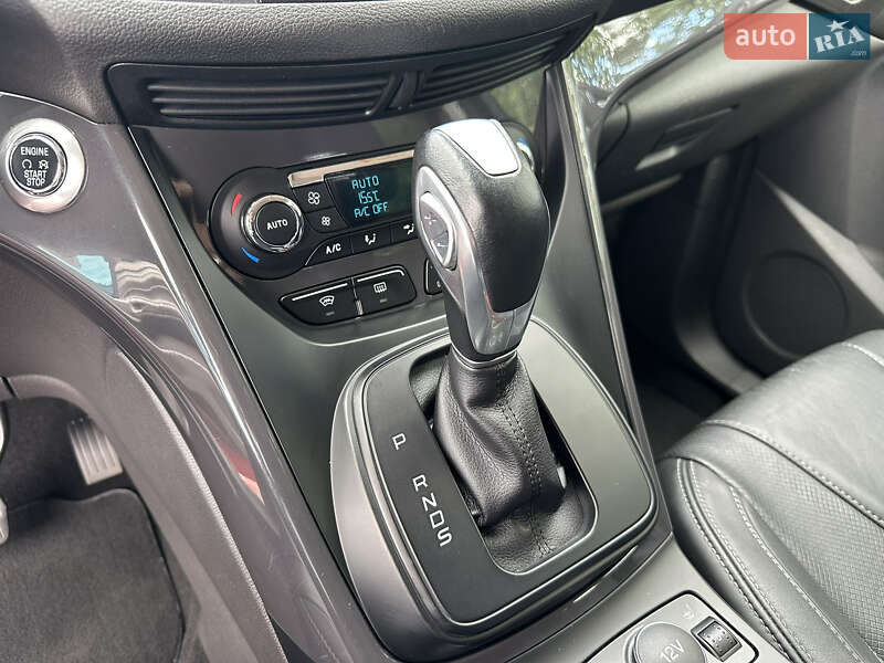 Внедорожник / Кроссовер Ford Kuga 2015 в Ровно