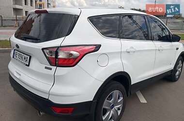 Внедорожник / Кроссовер Ford Kuga 2017 в 