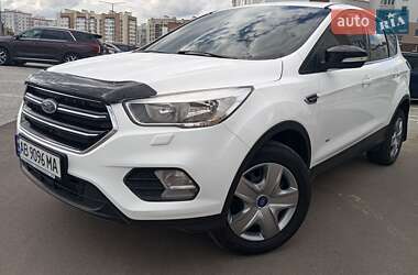 Внедорожник / Кроссовер Ford Kuga 2017 в 