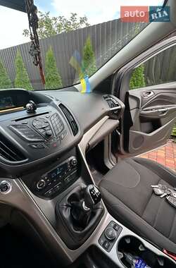 Внедорожник / Кроссовер Ford Kuga 2015 в 