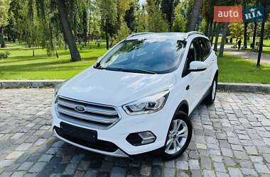 Внедорожник / Кроссовер Ford Kuga 2019 в 