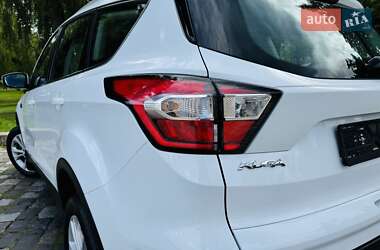 Внедорожник / Кроссовер Ford Kuga 2019 в 