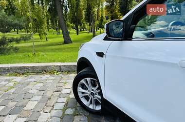 Внедорожник / Кроссовер Ford Kuga 2019 в 