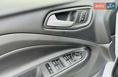 Внедорожник / Кроссовер Ford Kuga 2019 в 