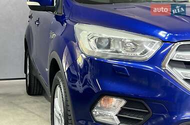 Внедорожник / Кроссовер Ford Kuga 2017 в 